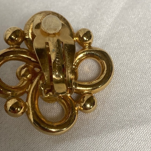 Edwin Pearl Goldtone Clip-On Earrings - Picture 4 of 7